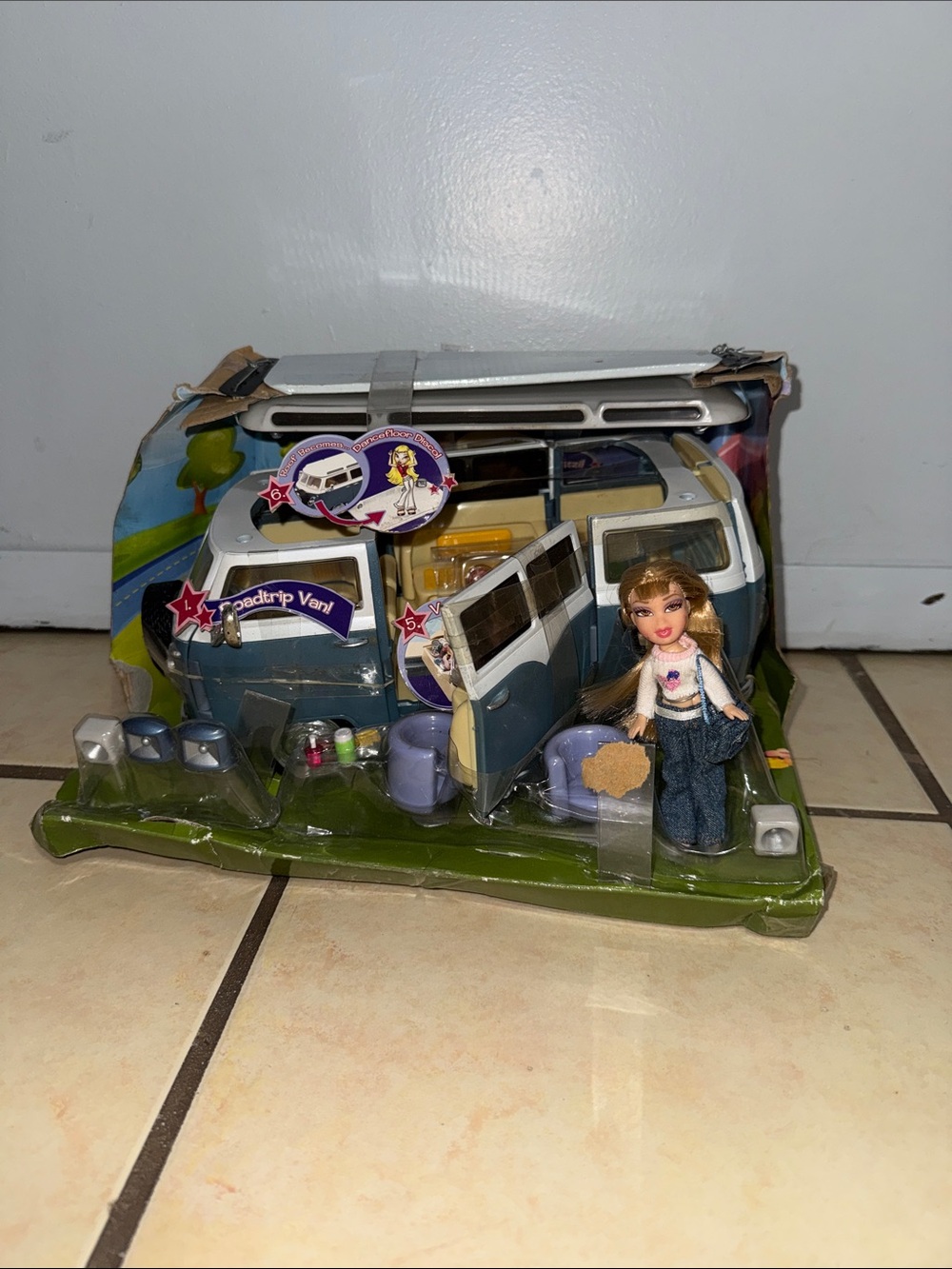 New Lil Bratz roadtrip mini van with doll and accessories lot
